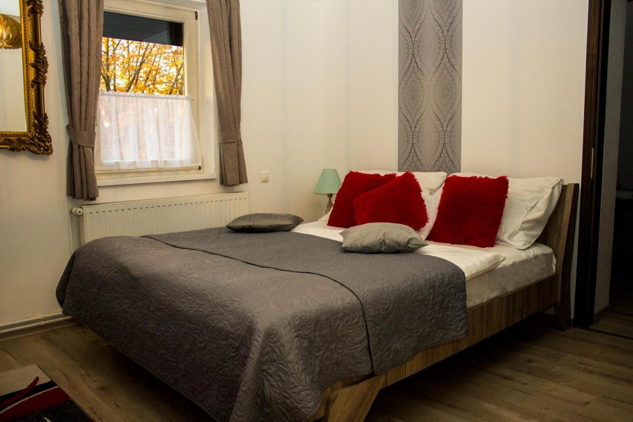 Vadasz Panzio Es Etterem Szombathely Exterior foto
