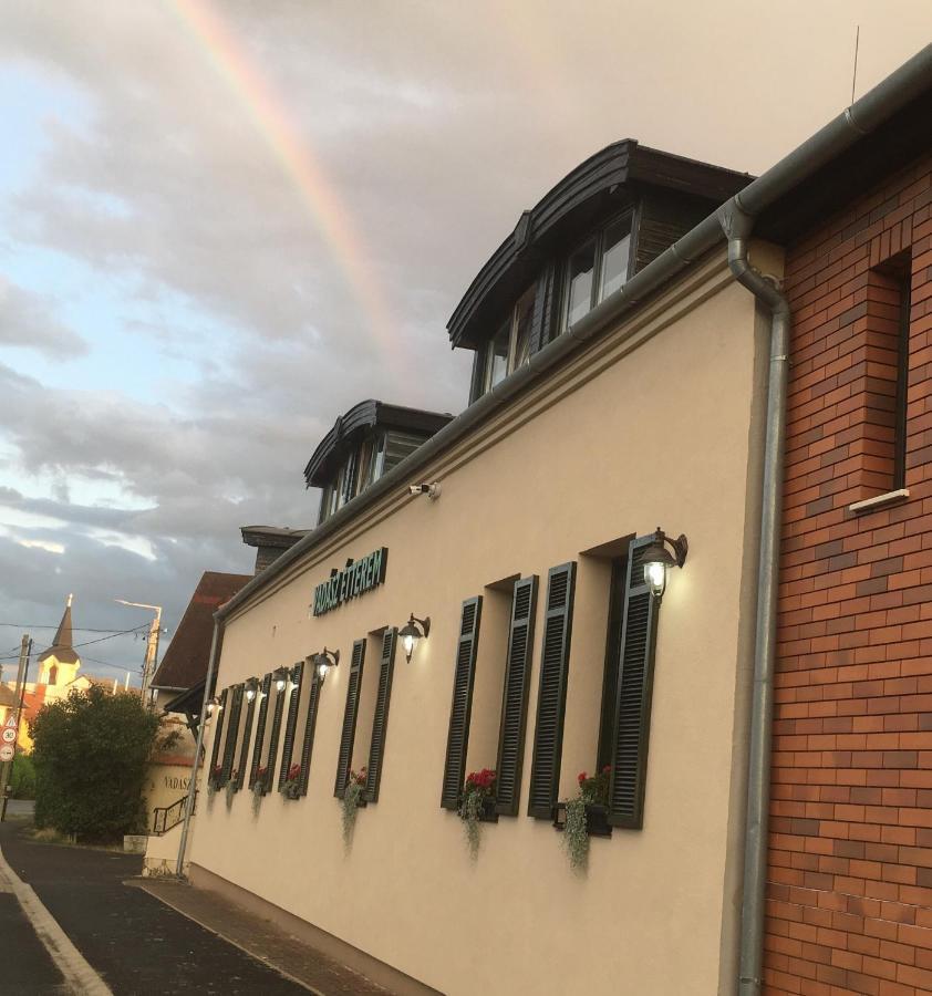 Vadasz Panzio Es Etterem Szombathely Exterior foto